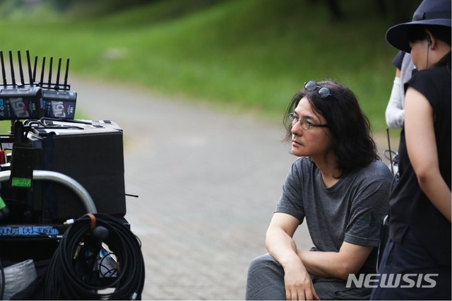 [서울=뉴시스]이와이 슌지 감독. (사진=㈜스튜디오산타클로스 제공) 2021.02.17. photo@newsis.com