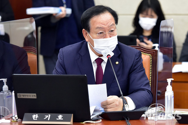 [서울=뉴시스]전진환 기자 = 한기호 국민의힘 의원.  (공동취재사진) 2021.02.17. photo@newsis.com