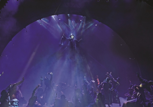 [서울=뉴시스] 뮤지컬 '위키드' 중력을 벗어나 -옥주현(2013 프로덕션). 2021.02.18. (사진 = 클립서비스 제공) photo@newsis.com 