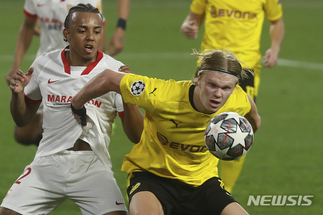 [세비야=AP/뉴시스] 홀링 홀란드가 멀티골로 도르트문트 승리를 이끌었다. 2021.02.17.