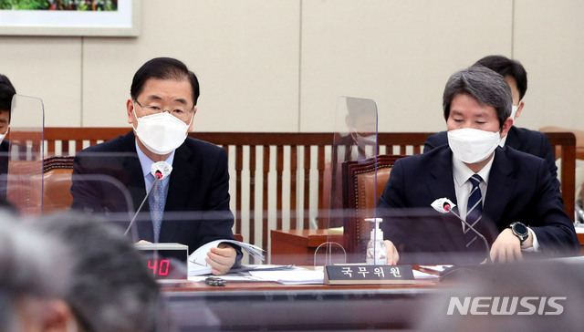 [서울=뉴시스]김진아 기자 = 정의용 외교부 장관이 18일 오후 서울 여의도 국회에서 열린 외교통일위원회 전체회의에서 발언을 하고 있다. (공동취재사진) 2021.02.18.  photo@newsis.com