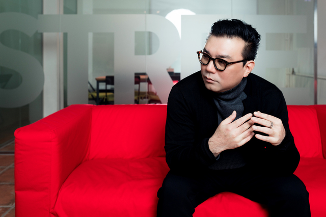 [서울=뉴시스] 장석진 작곡가(인터뷰를 할 때는 마스크를 착용했고, 사진 촬영을 위해서만 잠시 벗었습니다.) 2021.01.29. (사진 = 한국문화예술위원회 제공) photo@newsis.com