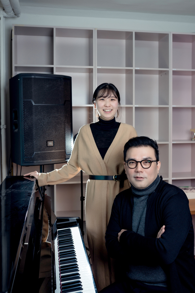 [서울=뉴시스] 조아라, 장석진(인터뷰를 할 때는 마스크를 착용했고, 사진 촬영을 위해서만 잠시 벗었습니다.) 2021.01.29. (사진 = 한국문화예술위원회 제공) photo@newsis.com