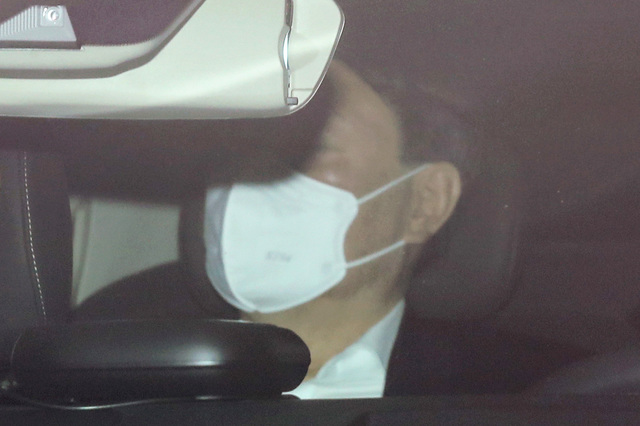 [서울=뉴시스]김병문 기자 = 윤석열 검찰총장이 22일 오전 서울 서초구 대검찰청으로 출근하고 있다. 2021.02.22. dadazon@newsis.com