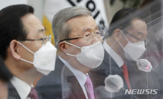 [서울=뉴시스]김진아 기자 = 김종인 국민의힘 비상대책위원장이 22일 오전 서울 여의도 국회에서 열린 비상대책위원회의에서 발언을 하고 있다. (공동취재사진) 2021.02.22.  photo@newsis.com