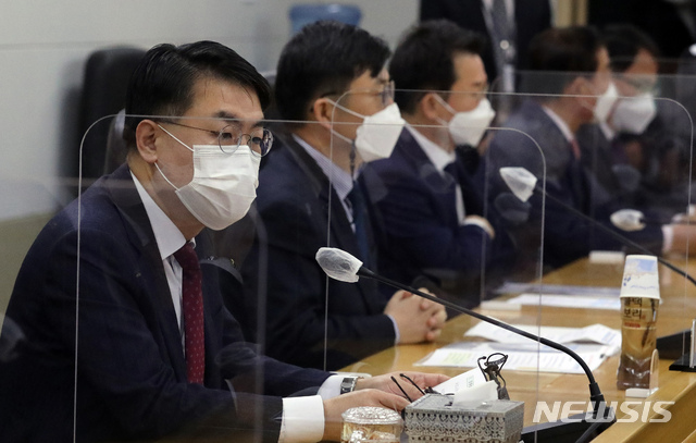 [세종=뉴시스]강종민 기자 = 윤성원 국토교통부 1차관과 지방자치단체 관계자들이 24일 오전 정부세종청사에서 대도시권 주택공급 확대를 위한 신규 공공택지 추진계획을 발표하고 있다. 2021.02.24.&nbsp;&nbsp; ppkjm@newsis.com