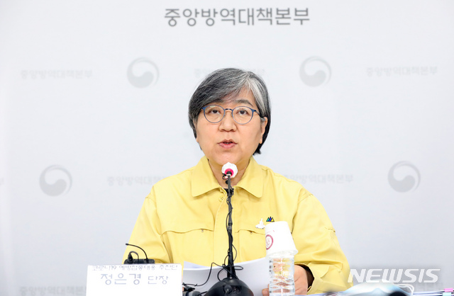 [청주=뉴시스]강종민 기자 = 정은경 코로나19 예방접종대응 추진단장(질병관리청장)이 24일 오후 충북 청주 질병관리청에서 신종 코로나바이러스 감염증(코로나19) 예방접종 특집 브리핑을 갖고 있다. 2021.02.24.&nbsp; ppkjm@newsis.com