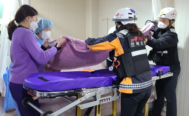 [르포]제1호 접종대상자 따라가봤다, 익산 모의접종 현장