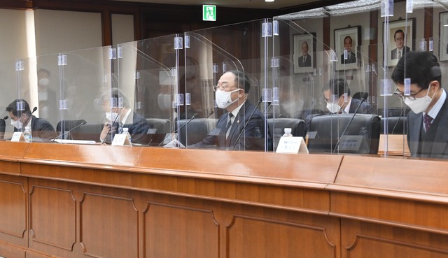 [서울=뉴시스]홍남기 부총리 겸 기획재정부 장관이 25일 서울 여의도 한국수출입은행에서 '제5차 혁신성장 BIG3 추진회의'를 주재하고 있다. (사진=기획재정부 제공) 2021.02.25. photo@newsis.com *재판매 및 DB 금지