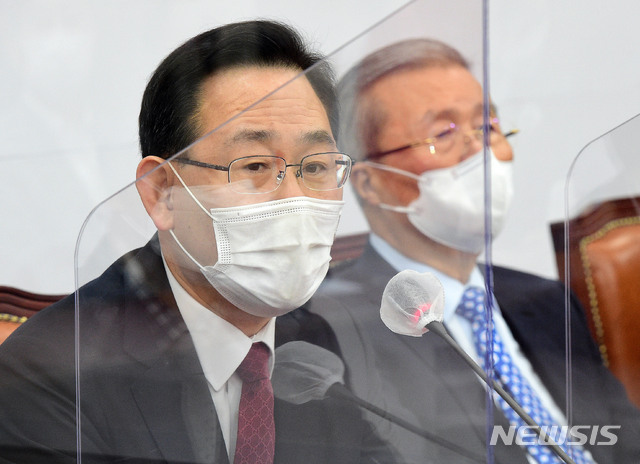 [서울=뉴시스]김진아 기자 = 주호영 국민의힘 원내대표가 25일 서울 여의도 국회에서 열린 비상대책위원회의에서 발언을 하고 있다. (공동취재사진) 2021.02.25. photo@newsis.com