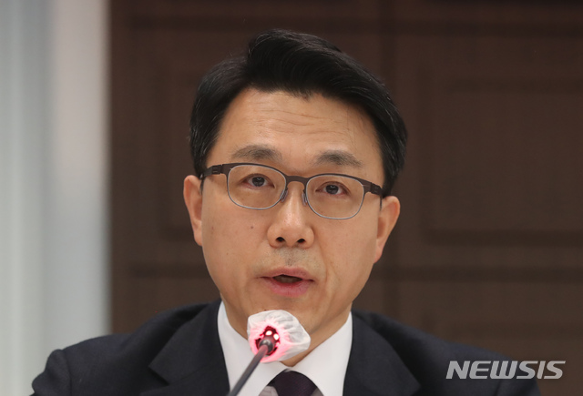 [서울=뉴시스]고승민 기자 = 김진욱 고위공직자범죄수사처장이 25일 서울 프레스센터에서 열린 관훈포럼에서 기조연설을 하고 있다. 2021.02.25. kkssmm99@newsis.com