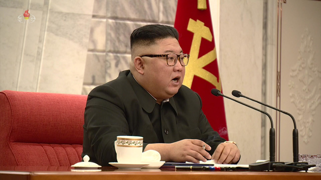 [서울=뉴시스]이영환 기자 = 북한 조선중앙TV는 조선노동당 중앙군사위원회 제8기 제1차 확대회의가 24일 당 중앙위원회 본부청사에서 김정은 국무위원장 주재로 진행됐다고 25일 방송했다. (사진=조선중앙TV 캡쳐) 2021.02.25. photo@newsis.com *재판매 및 DB 금지