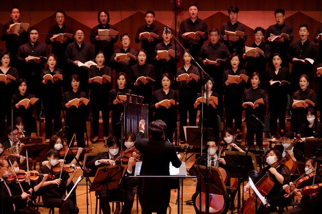 [서울=뉴시스]'나의 나라' 공연 모습(사진=국립합창단 제공)2021.02.26 photo@newsis.com *재판매 및 DB 금지