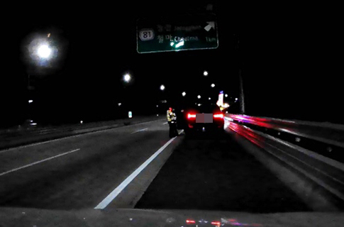 [부산=뉴시스] 부산외곽순환고속도로 달리다 경찰에 붙잡힌 음주차량. (사진=부산경찰청 제공) *재판매 및 DB 금지