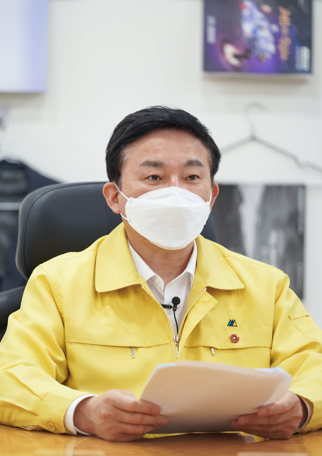 2일 '소통과 공감의 날' 행사에서 메시지를 발표하는 원희룡 제주지사(제주도 제공) *재판매 및 DB 금지