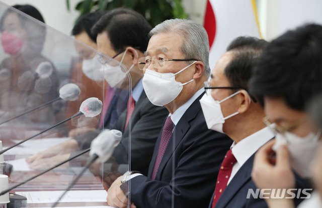 [서울=뉴시스]김진아 기자 = 김종인 국민의힘 비상대책위원장이 지난 2일 오전 서울 여의도 국회에서 열린 비상대책위원회의에서 발언을 하고 있다. bluesoda@newsis.com