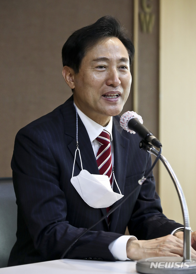 [서울=뉴시스]국회사진기자단 = 국민의힘 오세훈 서울시장 예비후보가 2일 오전 서울 용산구 한국여성단체협의회 대강당에서 열린 한국여성단체협의회 간담회에서 발언을 하고 있다. 2021.03.02. photo@newsis.com