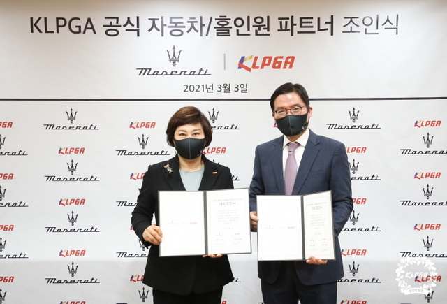 김순미 KLPGA 수석부회장(왼쪽)과 김광철 FMK 대표이사(사진 = KLPGA 제공) *재판매 및 DB 금지