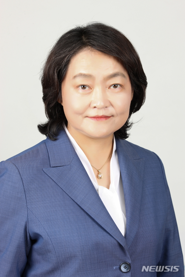 [서울=뉴시스] 한동훈 법무부 장관은 26일 정부법무공단 이사장추천위원회의 추천을 받아 정부법무공단 제7대 이사장에 조희진 변호사를 임명했다고 밝혔다. 사진은 조 변호사.2023.06.26.photo@newsis.com