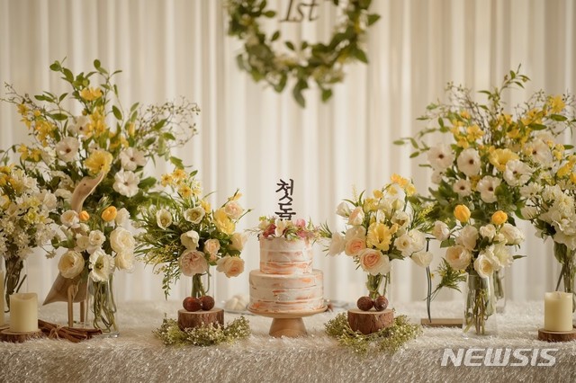 [서울=뉴시스]코트야드 메리어트 서울 타임스퀘어 '돌 스냅 촬영 패키지'