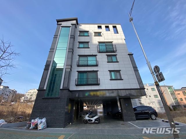 [인천=뉴시스] 김동영 기자 = 친모와 계부에 의해 숨진 8살 여아가 살던 인천의 한 주택. 2021. 3. 3. dy0121@newsis.com