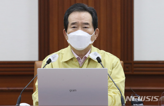 [서울=뉴시스]김명원 기자 = 정세균 국무총리가 지난 4일 오전 서울 종로구 정부서울청사에서 열린 코로나19 중앙재난안전대책본부(중대본) 회의에 참석해 발언하고 있다.&nbsp; 2021.03.04. kmx1105@newsis.com