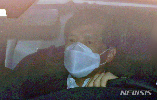 [서울=뉴시스]최진석 기자 = 이성윤 서울중앙지검장이 4일 오전 서울 서초구 서울중앙지방검찰청으로 출근하고 있다. 2021.03.04. myjs@newsis.com