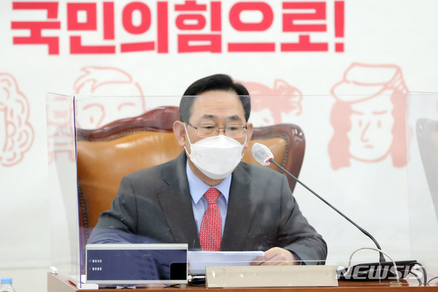 [서울=뉴시스]전진환 기자 = 주호영 국민의힘 원내대표가 4일 오전 서울 여의도 국회에서 열린 화상 의원총회에서 발언하고 있다. 2021.03.04. amin2@newsis.com