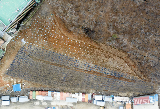 [시흥=뉴시스]김병문 기자 = 변창흠 국토교통부 장관이 최근 불거진 한국토지주택공사(LH) 일부 직원들의 광명·시흥 신도시 땅 사전 투기 의혹에 대해 사과한 4일 오후 LH 직원들이 사들인 경기 시흥시 무지내동 소재 농지 일대의 모습이 보이고 있다. 2021.03.04. dadazon@newsis.com