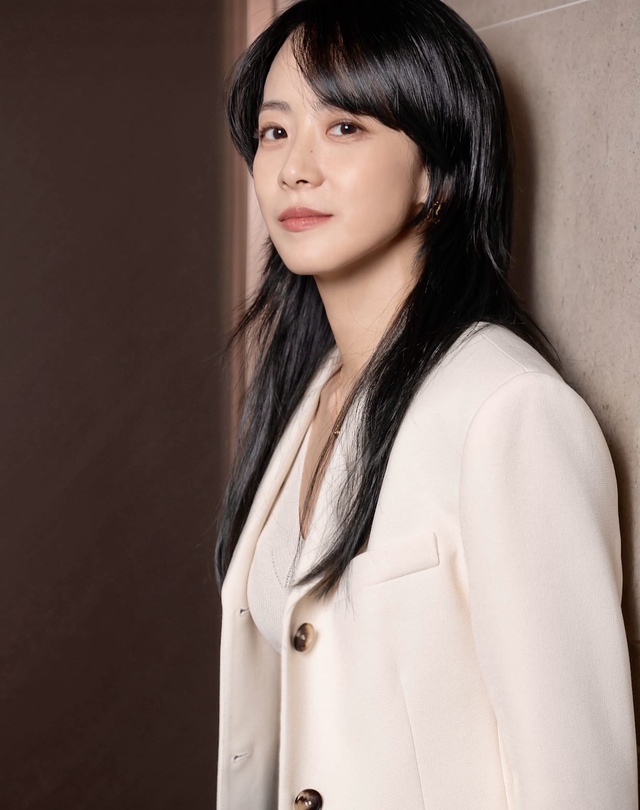 [서울=뉴시스] TBS 라디오 '오늘도 읽음' 진행 맡은 배우 류현경 (사진 출처=류현경 SNS) 2021.03.05. photo@newsis.com 