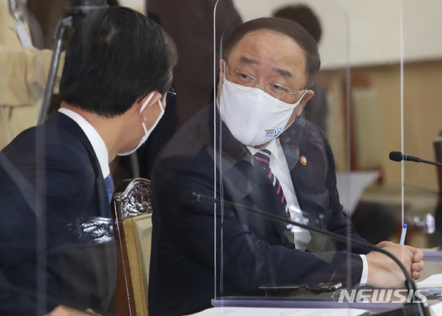 홍남기 "공직 부동산등록제 도입…부당이익 반드시 환수"(1보)