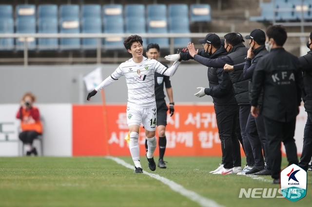 [서울=뉴시스] 전북 현대 미드필더 이승기. (사진=프로축구연맹 제공)
