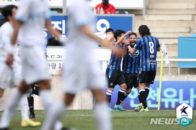 [서울=뉴시스] 인천 유나이티드 아길라르. (사진=프로축구연맹 제공)