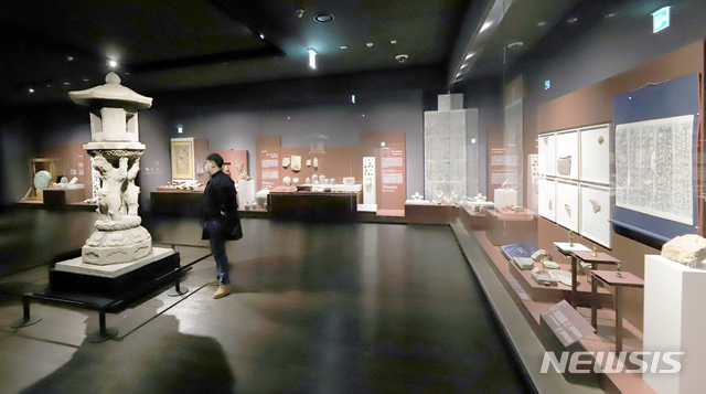 [광주=뉴시스]=국립광주박물관은 8일 구석기 시대부터 조선시대까지 광주·전남의 역사를 소개하는 역사문화실이 박물관 2층에 개관했다고 밝혔다. (사진=국립광주박물관 제공). 2021.03.08. photo@newsis.com *재판매 및 DB 금지
