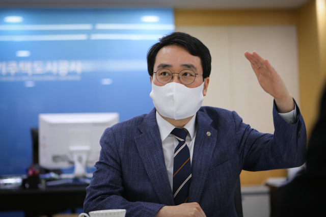 경기주택도시공사(GH) 이헌욱 사장이 지난 8일 뉴시스와 인터뷰를 하고 있다. 2021.3.9 *재판매 및 DB 금지