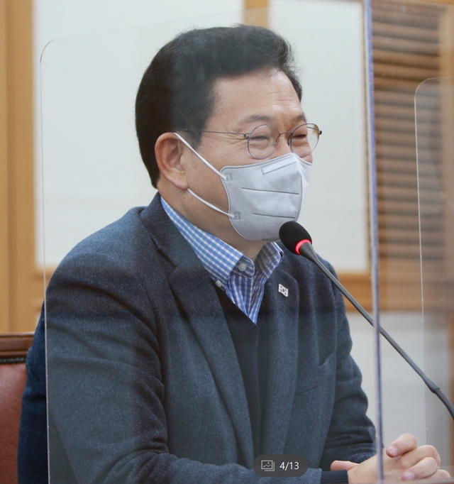 [대전=뉴시스] 더불어민주당 송영길 국회외교통일위원장이 9일 대전시의회 대회의실에서 기자간담회를 열고 있다. *재판매 및 DB 금지