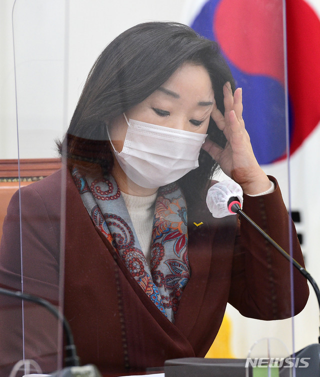 [서울=뉴시스]김진아 기자 = 생각에 잠겨있는 심상정 정의당 대선후보.(공동취재사진) 2021.03.09. photo@newsis.com