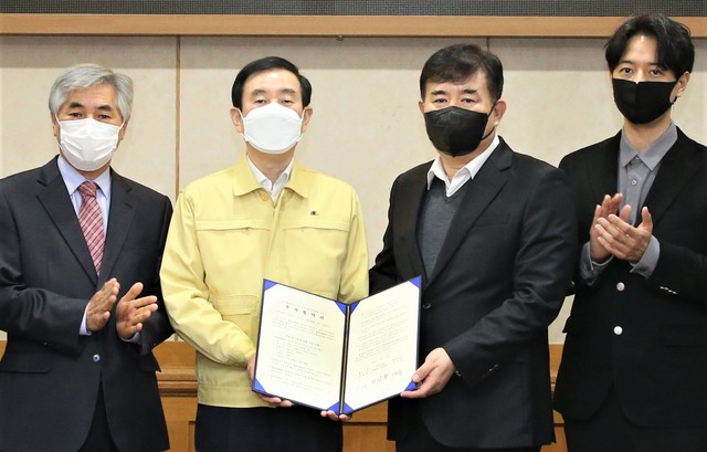 투자협약하는 정일산업과 충주시 *재판매 및 DB 금지