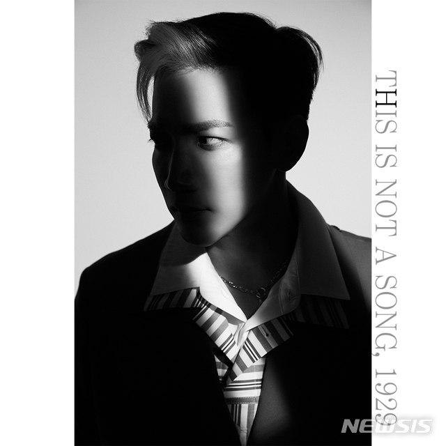 [서울=뉴시스]준케이가 10일 일본 새 미니앨범 '디스 이즈 낫 어 송'을 발매했다. (사진=Sony Music Labels Inc. 제공) 2021.03.10. photo@newsis.com