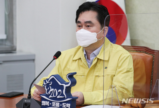 [서울=뉴시스]최동준 기자 = 김종민 더불어민주당 최고위원이 10일 오전 서울 여의도 국회에서 열린 최고위원회의에서 발언을 하고 있다. (공동취재사진) 2021.03.10. photo@newsis.com