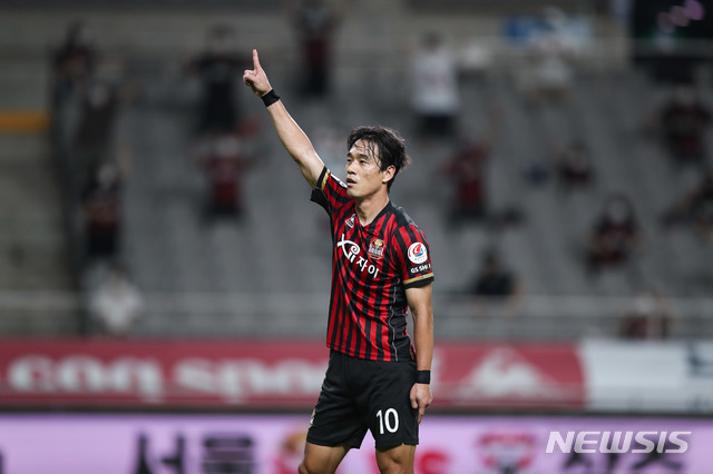 [서울=뉴시스]프로축구 박주영, FC서울 통산 300경기…구단 역사상 5번째 (사진 = FC서울 제공)