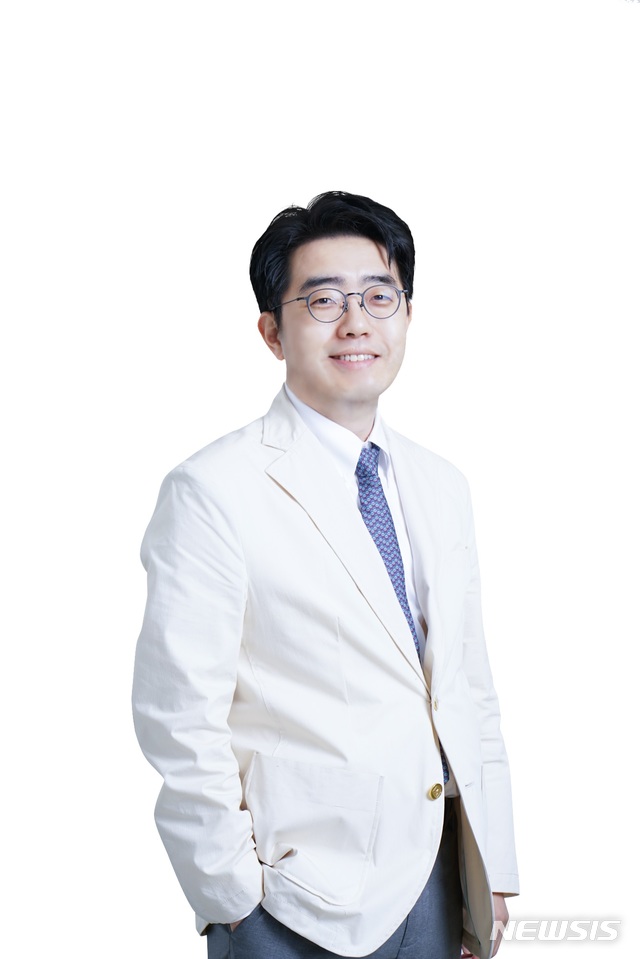 [서울=뉴시스] 황정기 가톨릭대학교 은평성모병원 김수환 추기경 기념 장기이식병원장. (사진= 은평성모병원 제공) 2021.03.11