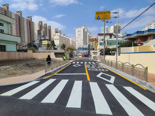 [울산=뉴시스]울산시 남구가 최근 확장공사를 마무리한 수암동 중앙로28번길 한국알콜사택 일원의 도로 전경. (사진=울산 남구 제공) photo@newsis.com *재판매 및 DB 금지