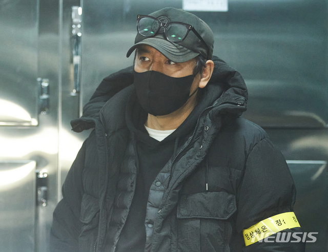 [서울=뉴시스]김지운 감독. 애플 오리지널 '닥터 브레인' 현장 사진. (사진=(유)닥터브레인문화산업전문회사 제공) 2021.03.15. photo@newsis.com