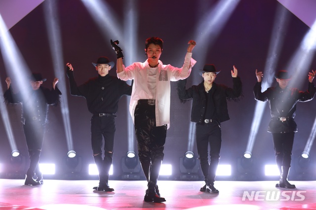 [서울=뉴시스]가수 우즈(조승연)가 15일 첫 싱글 앨범으로 컴백한다. 사진은 이날 진행된 온라인 미디어 쇼케이스. (사진=위에화엔터테인먼트 제공) 2021.03.15. photo@newsis.com