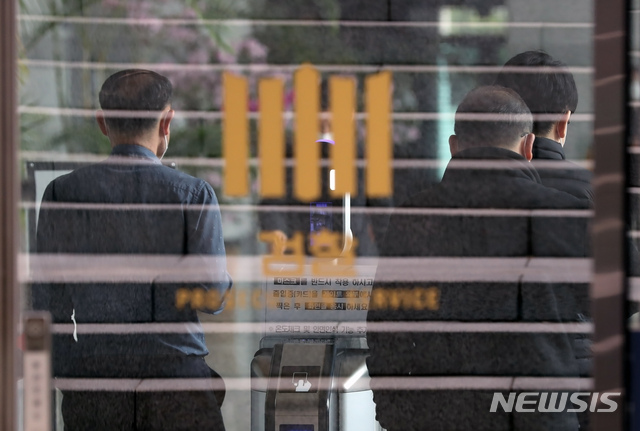 대장동 수사팀, 집단감염 직전 회식 논란…직원 또 확진(종합)