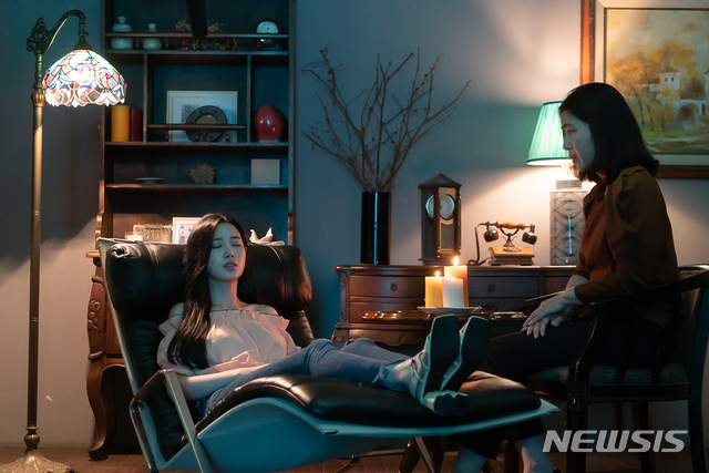 [서울=뉴시스] 영화 '최면' 스틸. (사진=스마일이엔티 제공) 2021.03.16 photo@newsis.com