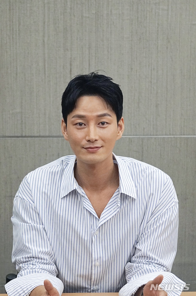 [서울=뉴시스]배우 이현욱. (사진=매니지먼트에어 제공) 2021.03.16. photo@newsis.com