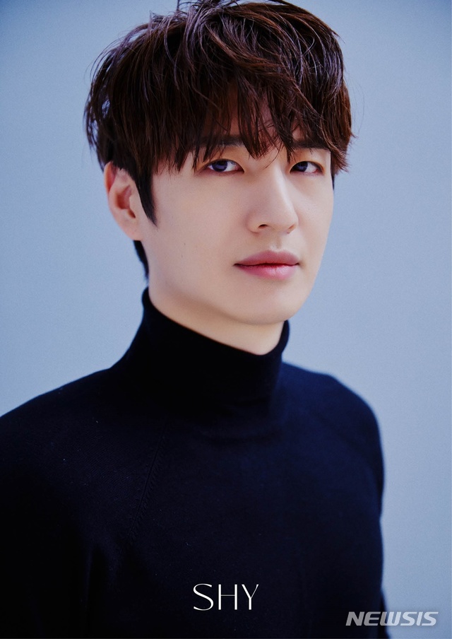 [서울=뉴시스]가수 손호영. (사진=스톤뮤직엔터테인먼트, 스윙엔터테인먼트 제공) 2021.03.18. photo@newsis.com