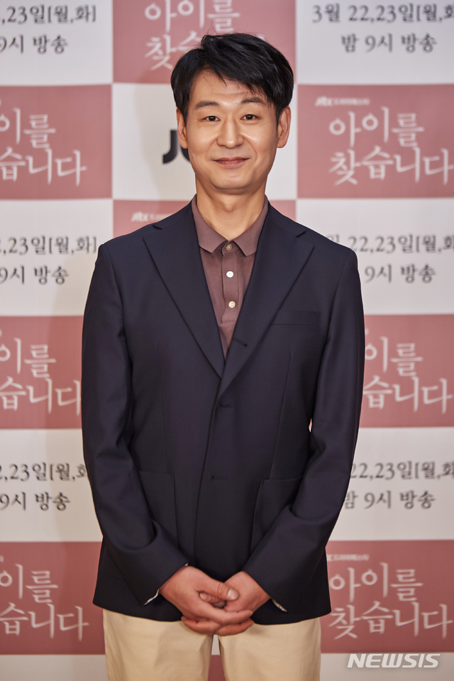 [서울=뉴시스]배우 박혁권이 22일 진행된 JTBC 드라마페스타 '아이를 찾습니다' 제작발표회에 참석했다. (사진=JTBC 제공) 2021.03.22. photo@newsis.com